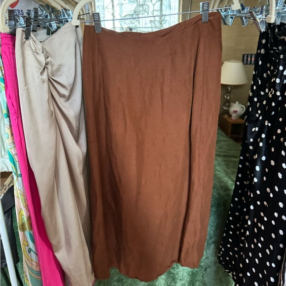Zara Brown linen skirt with pearly buttons and slit - Picture 2 of 2